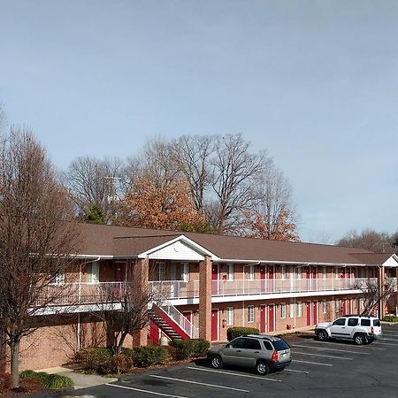 Affordable Suites Charlottesville Esterno foto