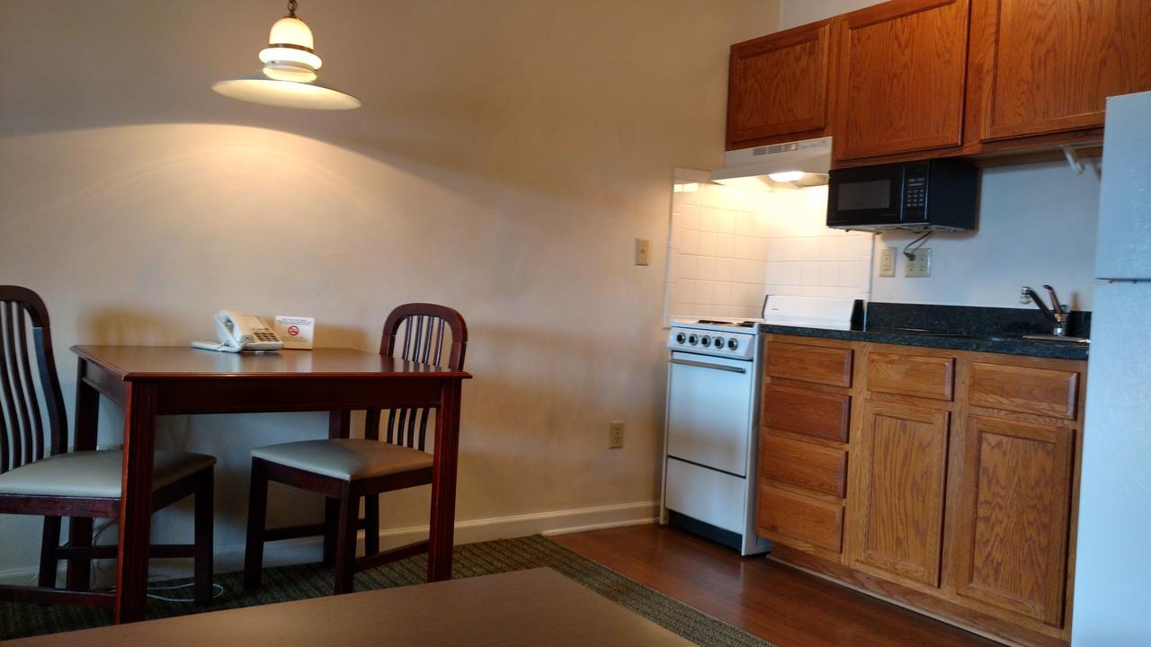 Affordable Suites Charlottesville Esterno foto