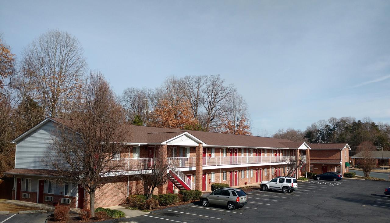 Affordable Suites Charlottesville Esterno foto